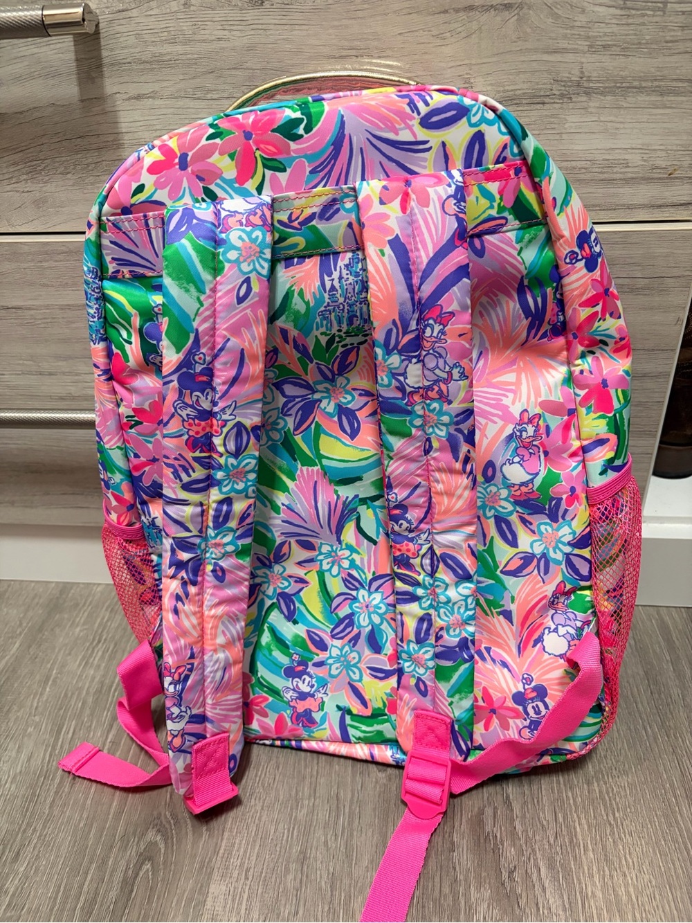 Like new RARE Lilly Pulitzer Disney Minnie Mouse and Daisy Duck Backpack - Picture 3 of 5